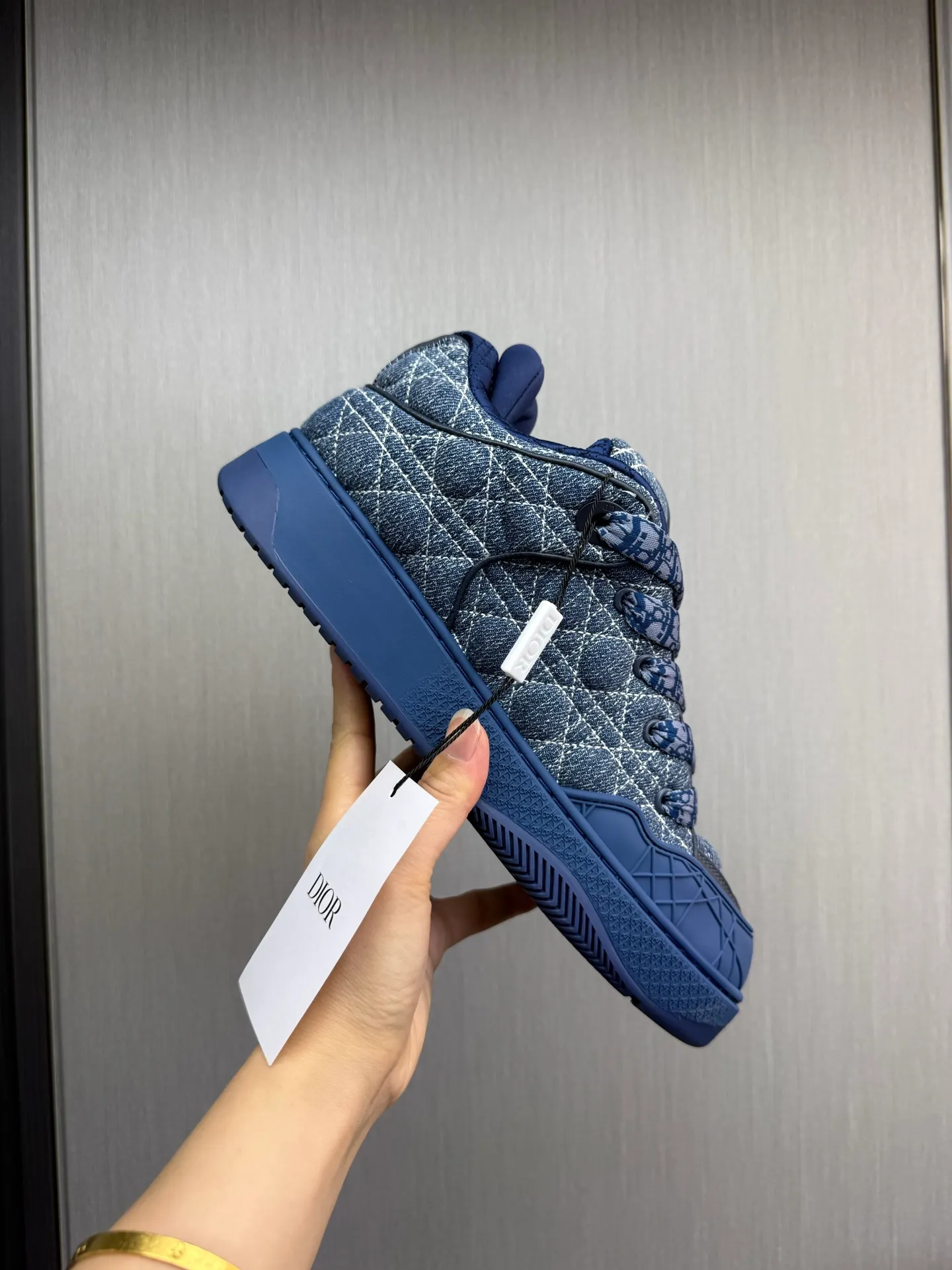 Men's shoes 💰800💰 Dior sneakers enrich the classic series with fashionable retro style. Carefully crafted, they can be paired with casual looks all year round. Dad Shoes style shoes that follow the trend of the retro market ▪️ Fabric: Original custom embroidered cowhide ▪️ Lining: Imported breathable mesh ▪️ Sole: Original molded non-slip outsole ▪️ Size: 38-45 (45 is custom-made and cannot be returned)